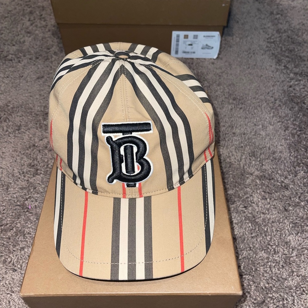 Burberry-Hat